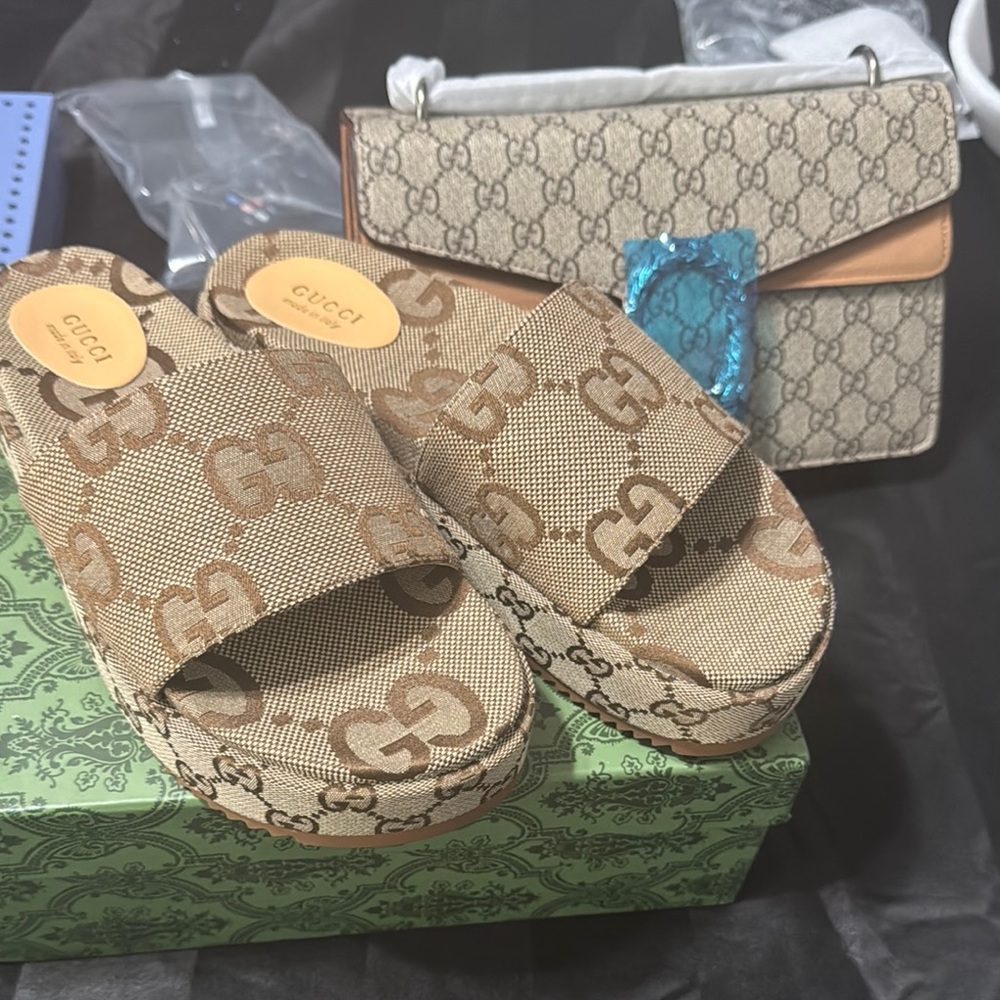 Gucci Brown Platforms with purse included brand new .
